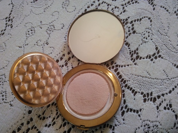 Vintage Gold Tone Compact - Compact - Powder Compact - Round Compact