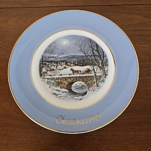 Vintage 1979 Avon Christmas Plate - Dashing Through the Snow - Wedgwood - Tunstall - England - Avon - Vintage Avon - Christmas Plate