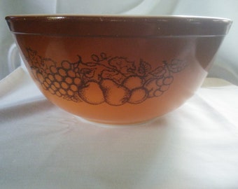 Vintage Pyrex Old Orchard Harvest Brown Fruit Nesting Mixing Bowl - Vintage Pyrex - Pyrex 403 - Pyrex Old Orchard - B22