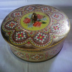 Vintage Round Tin - Made in England - Tin - Vintage Container - Kitchen Storage - Sewing Storage - Round Tin - B5