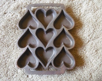 Vintage John Wright Cast Iron Corn Bread Mold - Cast Iron Mold - John Wright Cast Iron Heart Mold - Cast Iron - John Wright - Corn Bread