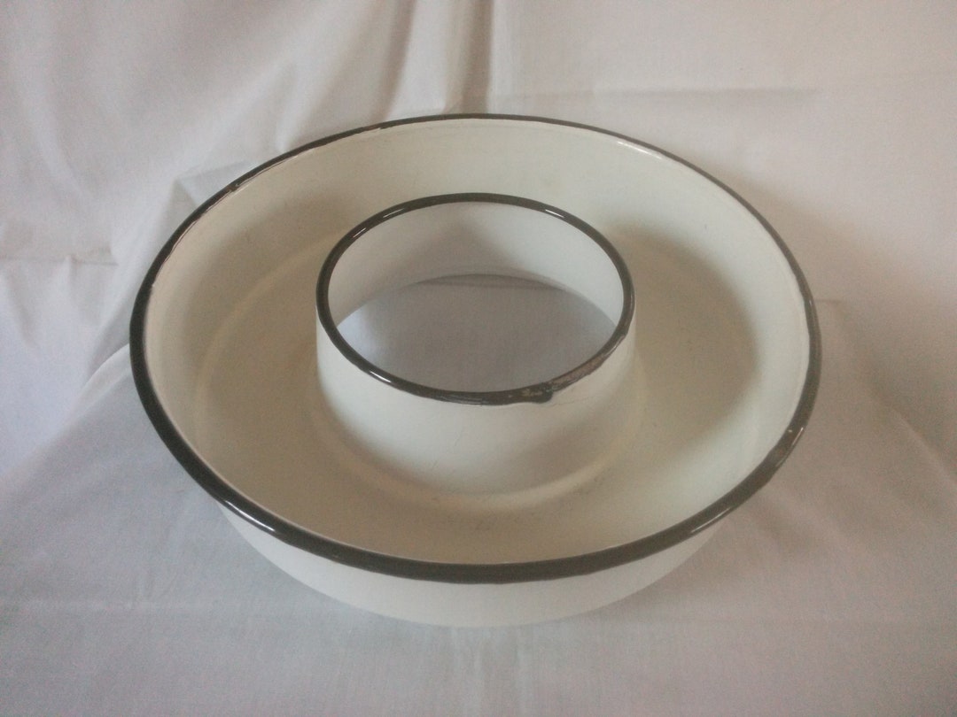 Vintage Enamelware Bundt Pan Bundt Cake Primitive Farmhouse Bundt