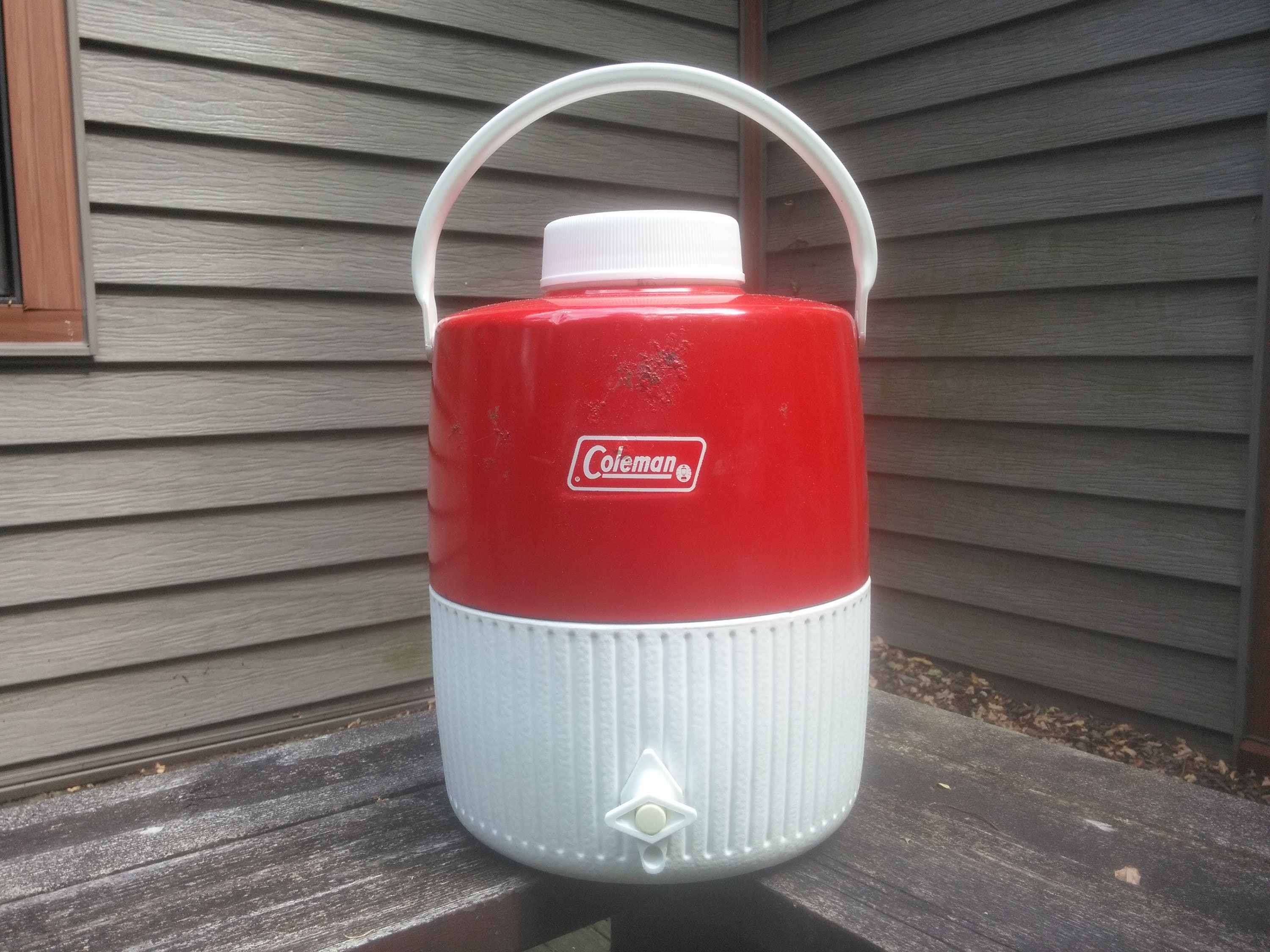 Vintage Coleman Thermos Water Bottle Jug Cooler 5542 1/3 Gallon Red White  USA