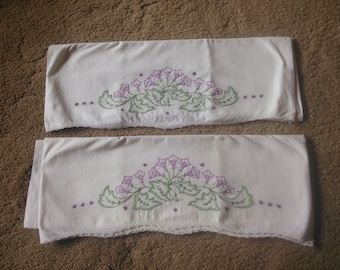 Vintage Set of White Pillow Cases Crocheted with Purple Flowers - Pillow Cases - Crocheted Pillow Cases - Floral Pillowcases