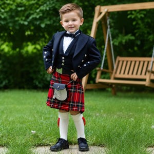 Barnkiltdräkt Traditionell 4-delad kiltset för pojkar Prince Charlie-jacka, sporran, skjorta och kilt Finns i över 50 tartaner