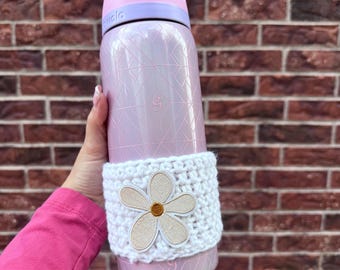 Entzückende weiße & mit Blumen gehäkelte Häkeltasse Coozie