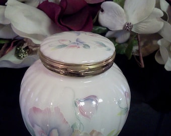 Aynsley Bone China Miniature Urn Little Sweetheart Made In England Vintage Shabby Chic Cottage