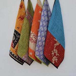 Servilletas de algodón Kantha hechas a mano, juego de 4, toalla de tela estilo boho patchwork, servilletas de mesa reutilizables, paño de cocina floral, regalo ecológico