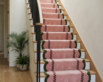 Alfombra de escalera de lana tejida a mano, alfombra de escalera rosa con borde festoneado, alfombra de escalera de lana con borde a cuadros, alfombra de escalera de longitud personalizada para la decoración del hogar.