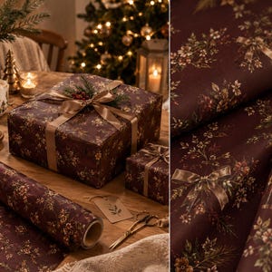 Könnte beinhalten: Eine Rolle dunkelbraunes Geschenkpapier mit einem sich wiederholenden Muster aus Blumen, Tannenzweigen, roten Beeren, goldenen Schleifen und Nussknacker-Figuren. Das Papier ist als Bogen, Rolle und um Geschenkboxen gewickelt zu sehen.