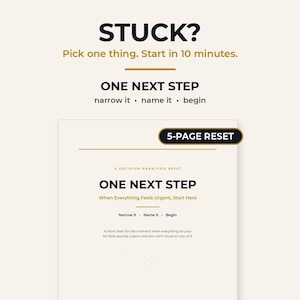 Può includere: Un documento stampabile intitolato STUCK? Pick one thing. Start in 10 minutes. ONE NEXT STEP narrow it . name it . begin. La pagina include un'etichetta 5-PAGE RESET, il testo A DECISION-PARALYSIS RESET, ONE NEXT STEP, When Everything Feels Urgent, Start Here e PERSONAL REGULATOR.