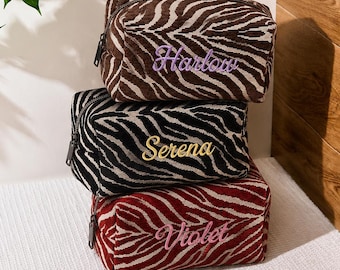 Neceser de maquillaje personalizado con estampado de cebra, neceser con nombre personalizado, bolsa de aseo con monograma, organizador de maquillaje de viaje, estampado animal S1607