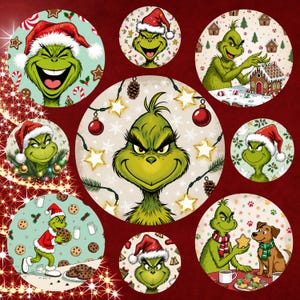 Könnte beinhalten: Eine Sammlung runder Aufkleber, die den grünen Grinch in verschiedenen Weihnachtsszenen zeigen, unter anderem mit Weihnachtsmütze, beim Plätzchenessen, beim Dekorieren eines Lebkuchenhauses und beim Sitzen mit einem Hund auf rotem Grund.