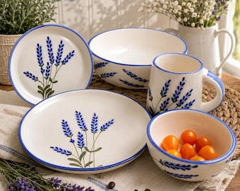 Servizio da tavola in ceramica color lavanda dipinta a mano, ceramica blu con motivi floreali, tazza, ciotola e piatto in stile rustico da fattoria, ideale come regalo.