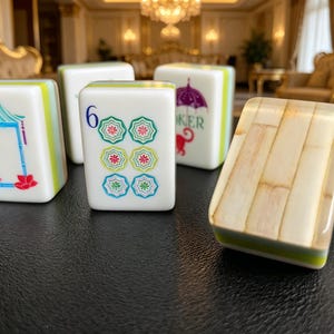 Juego de mahjong americano de lujo con diseño de bambú, fichas acrílicas personalizadas de 4 capas, 160 fichas, verde y blanco. imagen 5