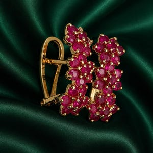 Orecchini a cerchio floreali, rubino rosa simulato, chiusura a omega, argento sterling placcato oro giallo 14 carati, pietra portafortuna di luglio