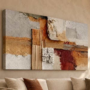 Könnte beinhalten: Ein großes rechteckiges Wandbild auf Leinwand mit einer dicken Impasto-Textur. Die Komposition zeigt horizontale Bänder in Ocker, Dunkelrot und neutralen Grautönen mit erhabenen, geschichteten Farbaufträgen, die eine taktile Oberfläche erzeugen.