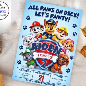 Könnte beinhalten: Eine hellblaue, rechteckige Geburtstagseinladungskarte mit Paw Patrol-Figuren. Der Text lautet ALL PAWS ON DECK! LET'S PAWTY! AIDEN is turning 2. Enthält Platzhalter für Adresse, Datum 21. Dezember, Uhrzeit und RSVP-Kontaktinformationen.