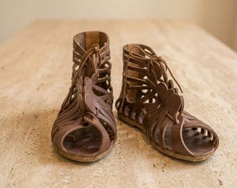 Sandales romaines Caligae en cuir | Chaussures de gladiateur pour homme | Bottes pour costumes de cosplay GN (Grandeur Nature) et autres événements de la Grèce antique