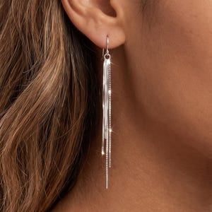 S999 Silverkedja Örhängen, Långa Tofsörhängen i Silver, Minimalistiska Trädörhängen, Moderna Dingla Örhängen Present till Henne