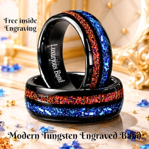Puede incluir: Un anillo de tungsteno negro con una incrustación de dos tonos de material iridiscente rojo y azul triturado. El interior de la banda está grabado con el texto "Luxurious Band". La imagen incluye el texto "Free inside Engraving" y "Modern Tungsten Engraved Band".