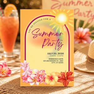 Op de afbeelding: Een rechthoekige uitnodigingskaart met een geel en oranje verloop, een zonne-illustratie, een boogvormig kader en roze en gele tropische bloemen. De tekst luidt: YOU'RE INVITED FOR A Summer Party JULY 20, 2030 4.00PM - 8.00PM RIMBERIO CAFE 123 ANYWHERE ST., ANY CITY, ST.12345.