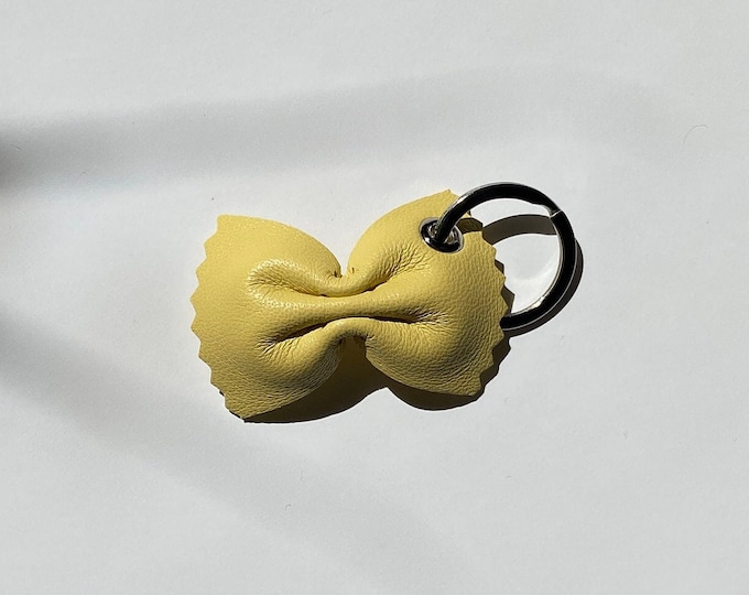 Pasta Leather Keychain in Butter, Leather Pasta Key Ring, Farfalle Bowtie Accessory, Food Keychain, Italian Food Gift, Food Ornament Foodie