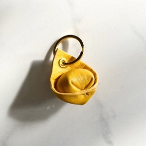 Pasta Keychain Tortellini in Egg Yolk, Leather Pasta Key Ring, Food Keychain, Italian Food Gift, Foodie Hostess Host Gift, Pasta Ornament