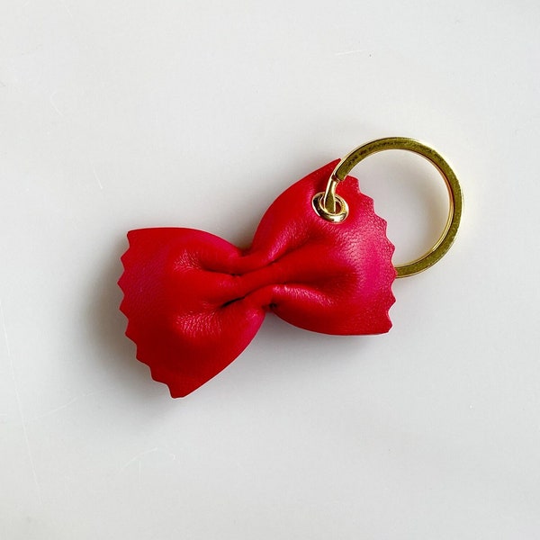 Porte-clés en cuir pâtes rouges, porte-clés pâtes en cuir, accessoire noeud papillon Farfalle, porte-clés nourriture, cadeau cuisine italienne, ornement alimentaire pour gourmets