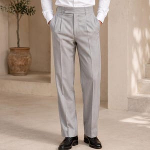 Pantalones de vestir plisados de talle alto para hombre, color gris claro, pantalones de traje formales a medida.