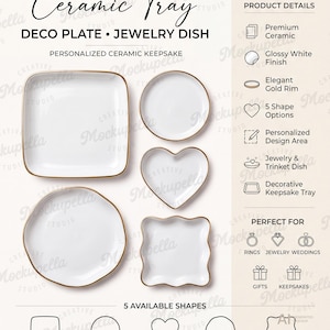 Op de afbeelding: Een set van vijf witte keramische schaaltjes met gouden randen, inclusief vierkante, ronde, hartvormige, organisch ronde en organisch vierkante vormen. De tekst luidt Ceramic Tray, Deco Plate, Jewelry Dish, Personalized Ceramic Keepsake en 5 Available Shapes.