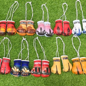 Mini bokshandschoenen autoversiering, stedentrip souvenir, decoratie voor achteruitkijkspiegel, bokshangertje
