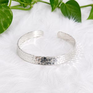 Bracelet jonc fait main en argent sterling martelé : bijoux bohème réglables
