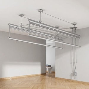 Sistema de secado de ropa de aluminio montado en el techo con polea ajustable para ahorrar espacio en el hogar.