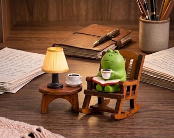 Set di decorazioni da scrivania con rana in miniatura: rana accogliente, sedia a dondolo, lampada, tavolino - Statuetta in plastica