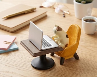 Figura de gato de resina con portátil, accesorio de escritorio para trabajar desde casa, decoración de oficina en miniatura