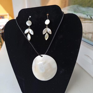 Ensemble de bijoux en coquillages faits main – Boucles d'oreilles pendantes en coquillage du golfe du Bengale – Artisanat indien