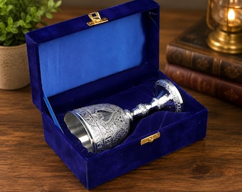Copa de latón grabada a mano / Cáliz de vino vikingo medieval (15 cm)