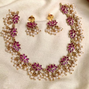 Conjunto de colar choker com flor de lótus Kemp em ouro e rubi, brincos com pérolas em formato de cacho, presente para noiva.