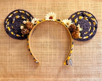 Upcycled Braided Ears with Daisy Flowers and Gold Acorns – Sustainable Accessory