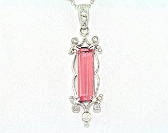 18 kt witgoud en diamant, art-nouveauhanger met een 1,84 kt roze toermalijn in het midden