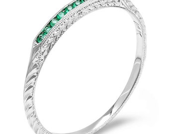 18kt White Gold Emerald Engraved Wedding Band