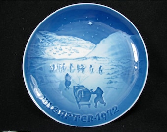 Vintage BING & GRONDAHL 1972 CHRISTMaS PLaTE "Jul i Gronlad - Christmas in Greenland"  Excellent condition!