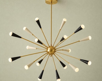 Kroonluchter in Stilnovo-stijl, moderne Sputnik-kroonluchter, messing plafondlamp in mid-century modern stijl, Italiaanse designverlichting
