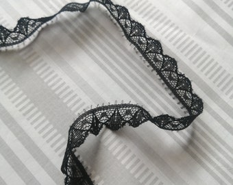 thin lace trim