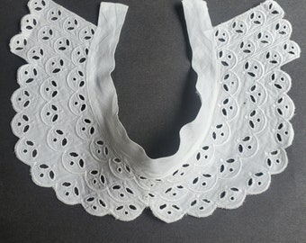 Vintage white eyelit cotton collar