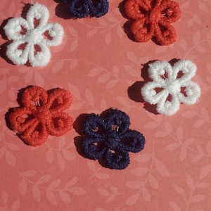 Vintage rot blau weiß gewebte Applikation Blumen