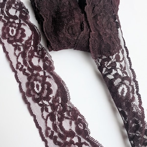 bordure en dentelle mauve bordeaux foncé teintée vintage