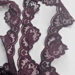 Galon de dentelle coeur mauve bordeaux foncé teinté vintage, 1 mètre x 1,5 de large
