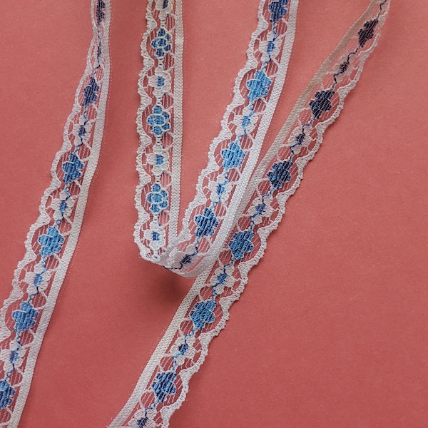 Vintage white & blue nylon trim 1' x 3/8